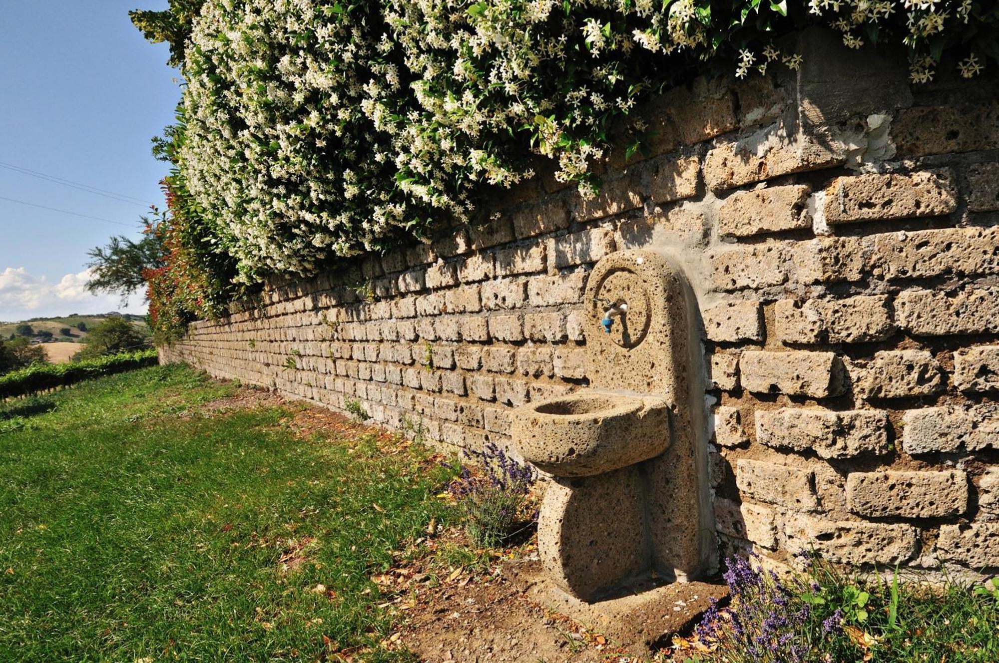 Agriturismo Casale Contessa Montebuono  Buitenkant foto